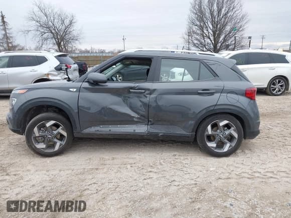 ✅ 2024 Hyundai Venue SEL • VIN: KMHRC8A33RU303667 • Lot: 41493871. Listed on IAAI with 12,725 mi. Free auction sales archive from the USA and detailed vehicle history report at DreamBid. Image 14.
