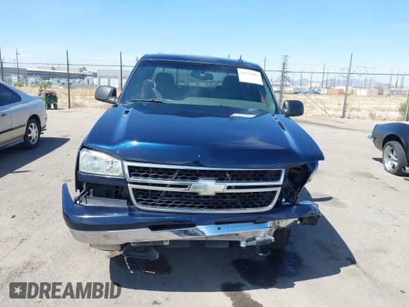 2007 Chevrolet Silverado 1500 LT1 z VIN 2GCEC13Z971123520, wystawiony jako IAAI lot #41922901 z przebiegiem Nie podano mil oraz . Historia ofert i sprzedaży dostępna na DreamBid. Obrazek 13.