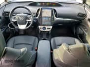 ✅ 2017 Toyota Prius Advanced • VIN: JTDKARFP2H3049838 • Lot: 96354525. Wystawiony na Copart z przebiegiem 47 247 mil. Bezpłatny archiwum sprzedaży aukcyjnych z USA i szczegółowy raport historii pojazdu na DreamBid. Zdjęcie 8.