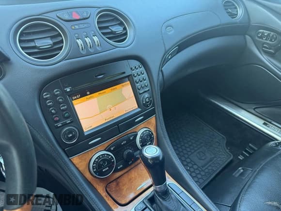 ✅ 2009 Mercedes-Benz SL 550 • VIN: WDBSK71F69F148290 • Лот: 93726125. Опубликован ранее на Copart с пробегом 161 833 миль. Бесплатный доступ к архиву аукционных продаж из США и подробный отчёт об истории автомобиля на DreamBid. Изображение 8.