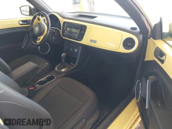 ✅ 2014 Volkswagen Beetle 1.8T • VIN: 3VWJ17AT0EM634932 • Lot: 43551070. Listed on IAAI with Not provided. Free auction sales archive from the USA and detailed vehicle history report at DreamBid. Image 5.