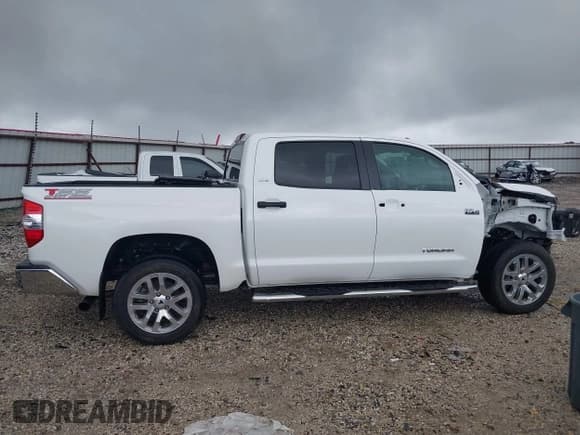 ✅ 2018 Toyota Tundra SR5 • VIN: 5TFDW5F12JX735228 • Лот: 43255268. Опубликован ранее на IAAI с пробегом 47 638 миль. Бесплатный доступ к архиву аукционных продаж из США и подробный отчёт об истории автомобиля на DreamBid. Изображение 14.