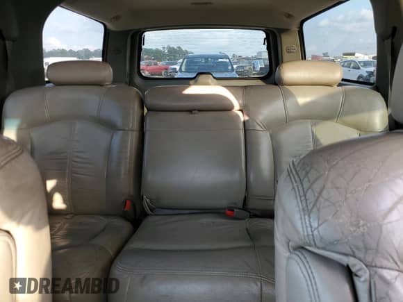 2002 Chevrolet Suburban LT z VIN 3GNEC16Z02G352915, wystawiony jako Copart lot #79873044 z przebiegiem 350 290 mil mil oraz Czysty tytuł • Clean title. Historia ofert i sprzedaży dostępna na DreamBid. Obrazek 10.