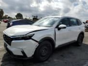 ✅ 2023 Honda CR-V LX • VIN: 2HKRS4H21PH425240 • Лот: 82472175. Опубликован ранее на Copart с пробегом 12 654 миль. Бесплатный доступ к архиву аукционных продаж из США и подробный отчёт об истории автомобиля на DreamBid. Изображение 1.