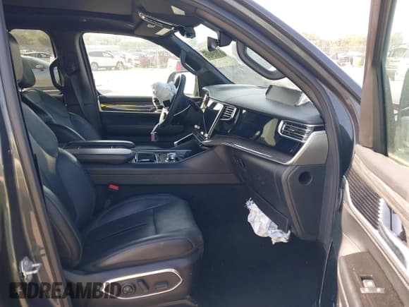 ✅ 2022 Jeep Wagoneer Series III • VIN: 1C4SJVDT3NS157136 • Лот: 43210142. Опубликован ранее на IAAI с пробегом Не указан. Бесплатный доступ к архиву аукционных продаж из США и подробный отчёт об истории автомобиля на DreamBid. Изображение 5.