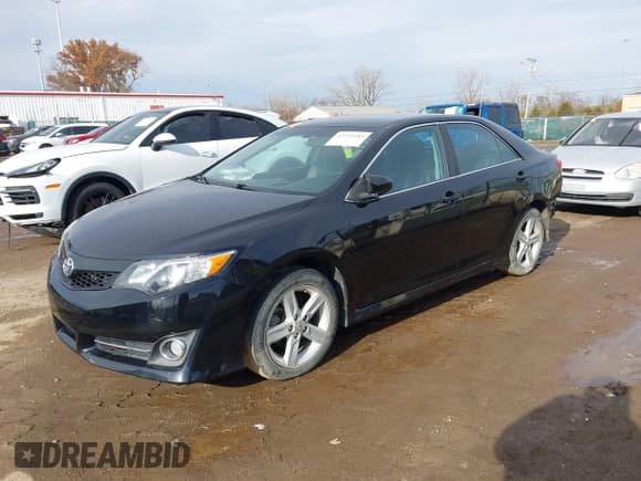 ✅ 2014 Toyota Camry SE • VIN: 4T1BF1FK9EU317888 • Lot: 43745185. Listed on IAAI with 182,979 mi. Free auction sales archive from the USA and detailed vehicle history report at DreamBid. Image 17.