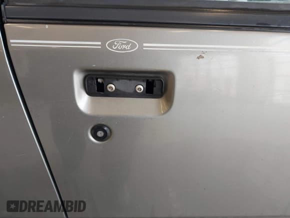 ✅ 2000 Ford Explorer Eddie Bauer • VIN: 1FMZU74E8YZB41346 • Lot: 41601042. Wystawiony na IAAI z przebiegiem 295 103 mil. Bezpłatny archiwum sprzedaży aukcyjnych z USA i szczegółowy raport historii pojazdu na DreamBid. Zdjęcie 13.