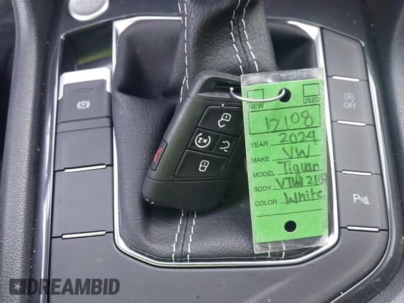 ✅ 2024 Volkswagen Tiguan SE R-Line Black • VIN: 3VVCB7AX1RM064314 • Lot: 41465386. Wystawiony na IAAI z przebiegiem 7 626 mil. Bezpłatny archiwum sprzedaży aukcyjnych z USA i szczegółowy raport historii pojazdu na DreamBid. Zdjęcie 11.