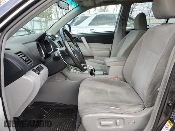 ✅ 2010 Toyota Highlander • VIN: 5TDBK3EH0AS016121 • Lot: 93062685. Listed on Copart with 282,613 mi. Free auction sales archive from the USA and detailed vehicle history report at DreamBid. Image 7.