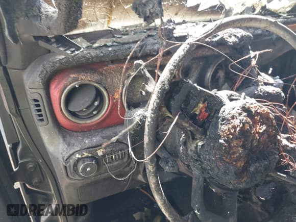 ✅ 2021 Jeep Wrangler Unlimited Rubicon • VIN: 1C4HJXFG6MW599051 • Lot: 42965919. Wystawiony na IAAI z przebiegiem Nie podano. Bezpłatny archiwum sprzedaży aukcyjnych z USA i szczegółowy raport historii pojazdu na DreamBid. Zdjęcie 7.