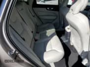 ✅ 2025 Volvo XC60 Ultra • VIN: YV4H60RM3S1007249 • Лот: 66888325. Опубликован ранее на Copart с пробегом 12 900 миль. Бесплатный доступ к архиву аукционных продаж из США и подробный отчёт об истории автомобиля на DreamBid. Изображение 11.