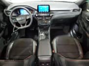 ✅ 2025 Ford Escape ST-Line • VIN: 1FMCU0MNXSUB30740 • Lot: 90871125. Wystawiony na Copart z przebiegiem 9 465 mil. Bezpłatny archiwum sprzedaży aukcyjnych z USA i szczegółowy raport historii pojazdu na DreamBid. Zdjęcie 8.