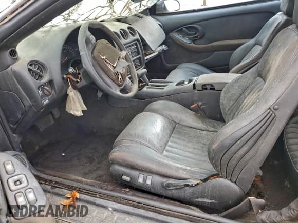 ✅ 2001 Pontiac Firebird Trans Am • VIN: 2G2FV32G812125727 • Лот: 94970285. Опубликован ранее на Copart с пробегом Не указан. Бесплатный доступ к архиву аукционных продаж из США и подробный отчёт об истории автомобиля на DreamBid. Изображение 7.