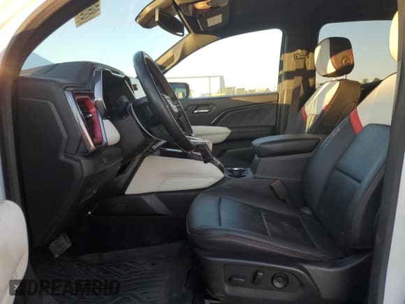 ✅ 2023 GMC Canyon 4WD AT4X • VIN: 1GTP6EEK6P1235575 • Lot: 88637835. Wystawiony na Copart z przebiegiem 30 938 mil. Bezpłatny archiwum sprzedaży aukcyjnych z USA i szczegółowy raport historii pojazdu na DreamBid. Zdjęcie 7.