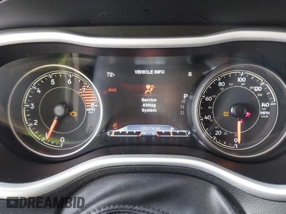 ✅ 2018 Jeep Cherokee Trailhawk • VIN: 1C4PJMBX3JD533323 • Lot: 42450626. Listed on IAAI with 123,174 mi. Free auction sales archive from the USA and detailed vehicle history report at DreamBid. Image 7.