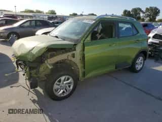 2020 Hyundai Venue SEL z VIN KMHRC8A34LU030553, wystawiony jako Copart lot #65195934 z przebiegiem Nie podano mil oraz Szkoda całkowita • Salvage title. Historia ofert i sprzedaży dostępna na DreamBid. Obrazek 1.