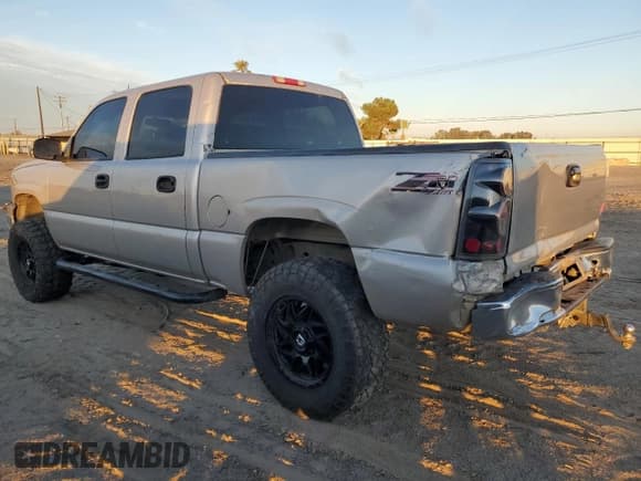✅ 2004 Chevrolet Silverado 1500 LS • VIN: 2GCEK13T641313236 • Lot: 81387004. Wystawiony na Copart z przebiegiem 189 694 mil. Bezpłatny archiwum sprzedaży aukcyjnych z USA i szczegółowy raport historii pojazdu na DreamBid. Zdjęcie 2.