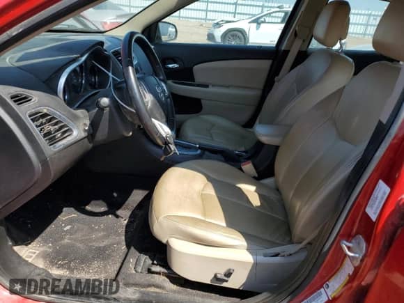 2011 Dodge Avenger Lux z VIN 1B3BD2FG2BN550272, wystawiony jako Copart lot #69102694 z przebiegiem 151 228 mil mil oraz Czysty tytuł • Clean title. Historia ofert i sprzedaży dostępna na DreamBid. Obrazek 7.