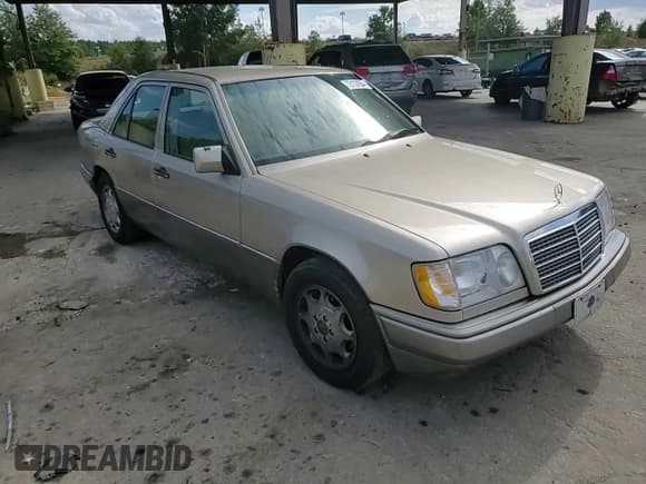 ✅ 1995 Mercedes-Benz E 320 • VIN: WDBEA32E4SC269955 • Lot: 72137264. Listed on Copart with 218,960 mi. Free auction sales archive from the USA and detailed vehicle history report at DreamBid. Image 11.