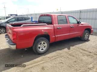 2006 Dodge Dakota SLT z VIN 1D7HE48K76S701994, wystawiony jako Copart lot #72152274 z przebiegiem 145 040 mil mil oraz Szkoda całkowita • Salvage title. Historia ofert i sprzedaży dostępna na DreamBid. Obrazek 3.