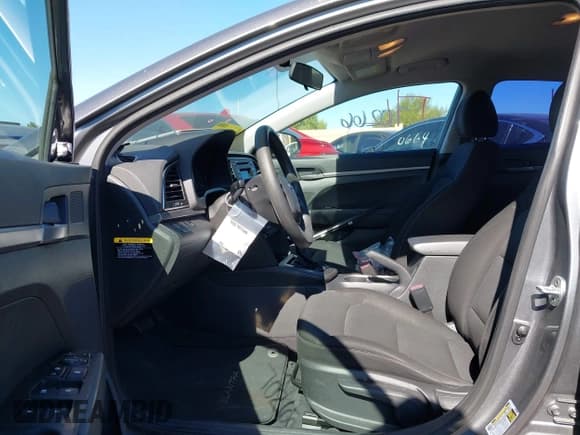 ✅ 2018 Hyundai Elantra SE • VIN: 5NPD74LF1JH299037 • Lot: 43570266. Listed on IAAI with 168,451 mi. Free auction sales archive from the USA and detailed vehicle history report at DreamBid. Image 5.