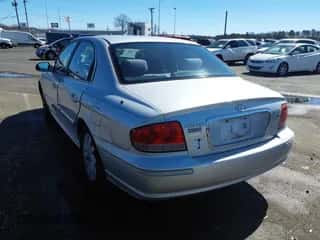 2003 Hyundai Sonata GLS с VIN KMHWF35H23A909117, выставлен на аукционе IAAI как лот 41535679 с пробегом 149 285 миль миль и . История ставок и продаж доступна на DreamBid. Изображение 3.