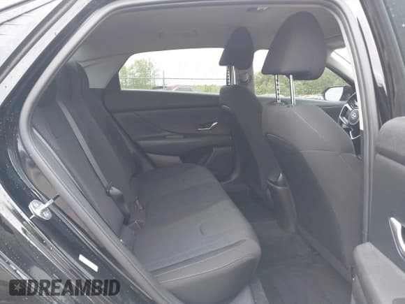 ✅ 2021 Hyundai Elantra SE • VIN: KMHLL4AGXMU105372 • Lot: 42045638. Listed on IAAI with 60,334 mi. Free auction sales archive from the USA and detailed vehicle history report at DreamBid. Image 8.