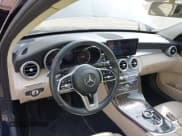 ✅ 2020 Mercedes-Benz C 300 • VIN: W1KWF8EB3LR581615 • Lot: 42464216. Wystawiony na IAAI z przebiegiem 70 509 mil. Bezpłatny archiwum sprzedaży aukcyjnych z USA i szczegółowy raport historii pojazdu na DreamBid. Zdjęcie 18.
