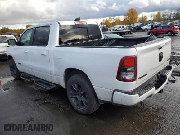2021 Ram 1500 Big Horn z VIN 1C6SRFFM6MN766584, wystawiony jako Copart lot #80332284 z przebiegiem 68 395 mil mil oraz Szkoda całkowita • Salvage title. Historia ofert i sprzedaży dostępna na DreamBid. Obrazek 2.