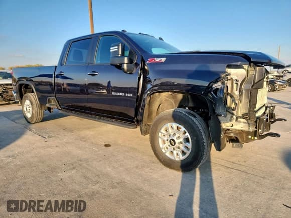 ✅ 2024 Chevrolet Silverado 2500HD LT • VIN: 1GC4YNEY5RF290462 • Lot: 93521675. Wystawiony na Copart z przebiegiem 27 949 mil. Bezpłatny archiwum sprzedaży aukcyjnych z USA i szczegółowy raport historii pojazdu na DreamBid. Zdjęcie 4.