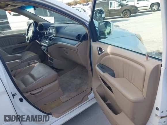 ✅ 2006 Honda Odyssey EX-L • VIN: 5FNRL387X6B072660 • Лот: 43573782. Опубликован ранее на IAAI с пробегом 201 223 миль. Бесплатный доступ к архиву аукционных продаж из США и подробный отчёт об истории автомобиля на DreamBid. Изображение 5.