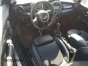 ✅ 2017 MINI Hardtop Cooper S • VIN: WMWXP7C54H3B94133 • Lot: 81860385. Wystawiony na Copart z przebiegiem 85 789 mil. Bezpłatny archiwum sprzedaży aukcyjnych z USA i szczegółowy raport historii pojazdu na DreamBid. Zdjęcie 8.