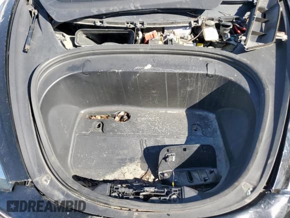 ✅ 2019 Tesla Model 3 Mid Range • VIN: 5YJ3E1EA6KF426687 • Лот: 87441135. Опубликован ранее на Copart с пробегом 74 998 миль. Бесплатный доступ к архиву аукционных продаж из США и подробный отчёт об истории автомобиля на DreamBid. Изображение 11.