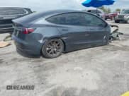 ✅ 2023 Tesla Model 3 • VIN: 5YJ3E1EA8PF451131 • Lot: 43470579. Wystawiony na IAAI z przebiegiem 70 249 mil. Bezpłatny archiwum sprzedaży aukcyjnych z USA i szczegółowy raport historii pojazdu na DreamBid. Zdjęcie 4.