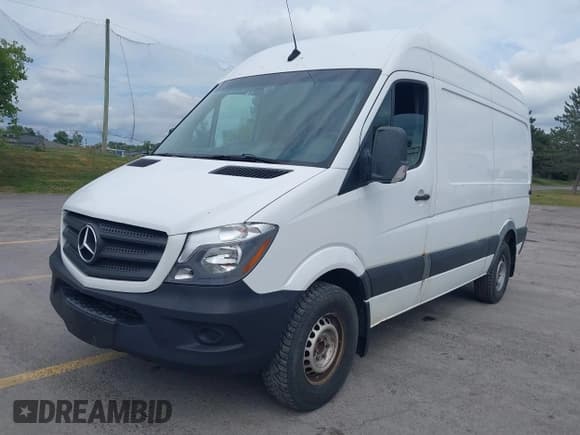 ✅ 2018 Mercedes-Benz Sprinter Cargo Worker • VIN: WD3PE7CD3JP633568 • Lot: 42997555. Listed on IAAI with 186,570 mi. Free auction sales archive from the USA and detailed vehicle history report at DreamBid. Image 2.