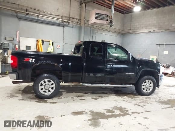 ✅ 2012 Chevrolet Silverado 2500HD LT • VIN: 1GC2KXCG2CZ303026 • Lot: 41877707. Wystawiony na IAAI z przebiegiem 251 672 mil. Bezpłatny archiwum sprzedaży aukcyjnych z USA i szczegółowy raport historii pojazdu na DreamBid. Zdjęcie 13.