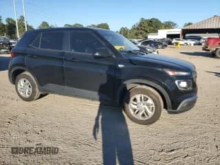 ✅ 2021 Hyundai Venue SE • VIN: KMHRB8A36MU094078 • Lot: 77377714. Wystawiony na Copart z przebiegiem 62 855 mil. Bezpłatny archiwum sprzedaży aukcyjnych z USA i szczegółowy raport historii pojazdu na DreamBid. Zdjęcie 4.