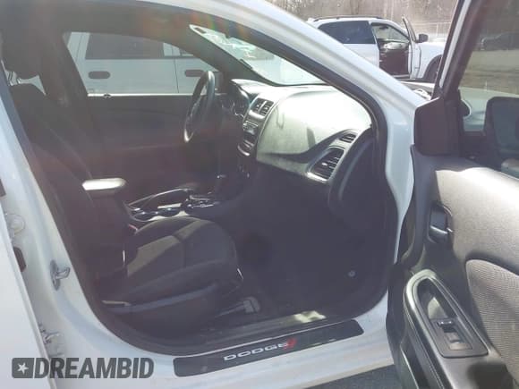 ✅ 2014 Dodge Avenger SE • VIN: 1C3CDZAB4EN111381 • Lot: 41302022. Wystawiony na IAAI z przebiegiem 171 522 mil. Bezpłatny archiwum sprzedaży aukcyjnych z USA i szczegółowy raport historii pojazdu na DreamBid. Zdjęcie 5.