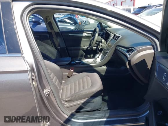 ✅ 2013 Ford Fusion SE • VIN: 3FA6P0HR5DR273911 • Lot: 43350759. Wystawiony na IAAI z przebiegiem 154 879 mil. Bezpłatny archiwum sprzedaży aukcyjnych z USA i szczegółowy raport historii pojazdu na DreamBid. Zdjęcie 5.