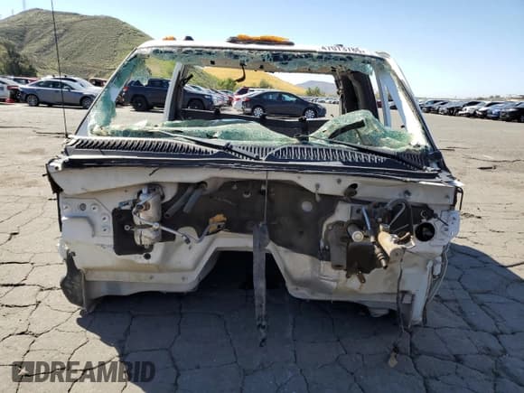 ✅ 2005 Chevrolet Silverado 1500 • VIN: 1GCJC39295E333891 • Лот: 47073785. Опубликован ранее на Copart с пробегом Не указан. Бесплатный доступ к архиву аукционных продаж из США и подробный отчёт об истории автомобиля на DreamBid. Изображение 5.