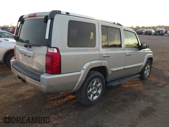 ✅ 2007 Jeep Commander Overland • VIN: 1J8HG68227C653826 • Лот: 40649706. Опубликован ранее на IAAI с пробегом 225 538 миль. Бесплатный доступ к архиву аукционных продаж из США и подробный отчёт об истории автомобиля на DreamBid. Изображение 4.