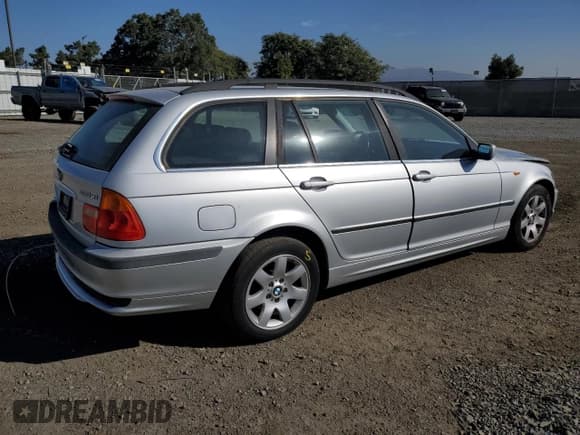 ✅ 2004 BMW 3 Series 325xi • VIN: WBAEP334X4PF04053 • Lot: 84766134. Listed on Copart with 260,954 mi. Free auction sales archive from the USA and detailed vehicle history report at DreamBid. Image 3.