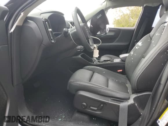 ✅ 2024 Volvo XC40 Plus Dark Theme • VIN: YV4L12UL1R2223284 • Lot: 70856345. Listed on Copart with 20,546 mi. Free auction sales archive from the USA and detailed vehicle history report at DreamBid. Image 7.