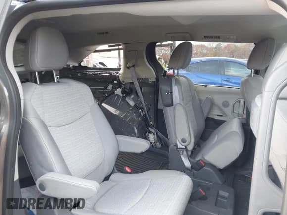 ✅ 2021 Toyota Sienna LE • VIN: 5TDKRKEC9MS032378 • Lot: 43665839. Listed on IAAI with 26,979 mi. Free auction sales archive from the USA and detailed vehicle history report at DreamBid. Image 8.
