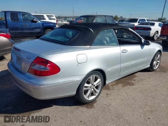 ✅ 2008 Mercedes-Benz CLK 350 • VIN: WDBTK56FX8T096468 • Лот: 43580284. Опубликован ранее на IAAI с пробегом 144 682 миль. Бесплатный доступ к архиву аукционных продаж из США и подробный отчёт об истории автомобиля на DreamBid. Изображение 4.
