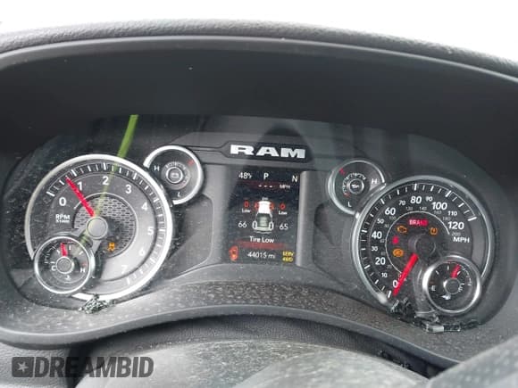 ✅ 2022 Ram 2500 Tradesman • VIN: 3C6UR5CJ5NG131668 • Lot: 42127596. Wystawiony na IAAI z przebiegiem 44 015 mil. Bezpłatny archiwum sprzedaży aukcyjnych z USA i szczegółowy raport historii pojazdu na DreamBid. Zdjęcie 7.