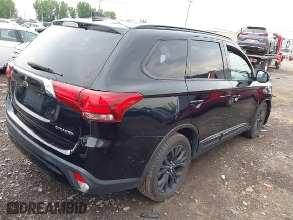 2019 Mitsubishi Outlander SE z VIN JA4AD3A31KZ038526, wystawiony jako IAAI lot #42724186 z przebiegiem 122 247 mil mil oraz . Historia ofert i sprzedaży dostępna na DreamBid. Obrazek 17.