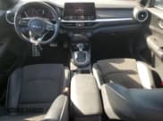 ✅ 2023 Kia Forte GT-Line • VIN: 3KPF54AD0PE532452 • Lot: 86885385. Wystawiony na Copart z przebiegiem 45 069 mil. Bezpłatny archiwum sprzedaży aukcyjnych z USA i szczegółowy raport historii pojazdu na DreamBid. Zdjęcie 8.