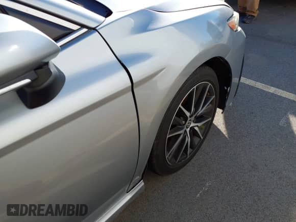 2022 Toyota Camry SE z VIN 4T1G11AKXNU712139, wystawiony jako IAAI lot #43506666 z przebiegiem 13 941 mil mil oraz . Historia ofert i sprzedaży dostępna na DreamBid. Obrazek 18.