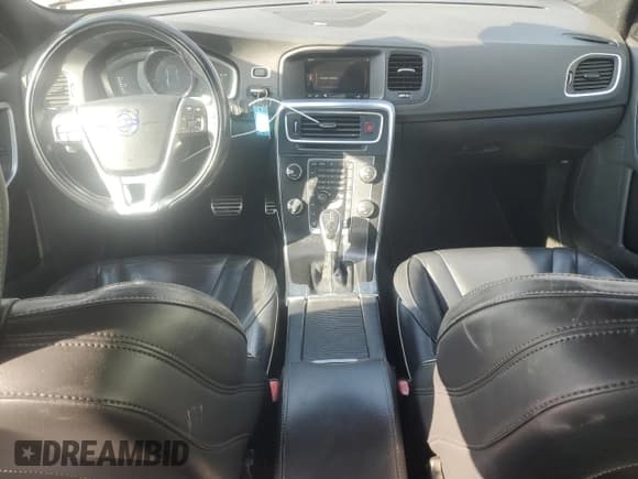 ✅ 2015 Volvo S60 T6 R-Design Platinum • VIN: YV1902TH0F1307203 • Lot: 68044095. Wystawiony na Copart z przebiegiem 107 545 mil. Bezpłatny archiwum sprzedaży aukcyjnych z USA i szczegółowy raport historii pojazdu na DreamBid. Zdjęcie 8.